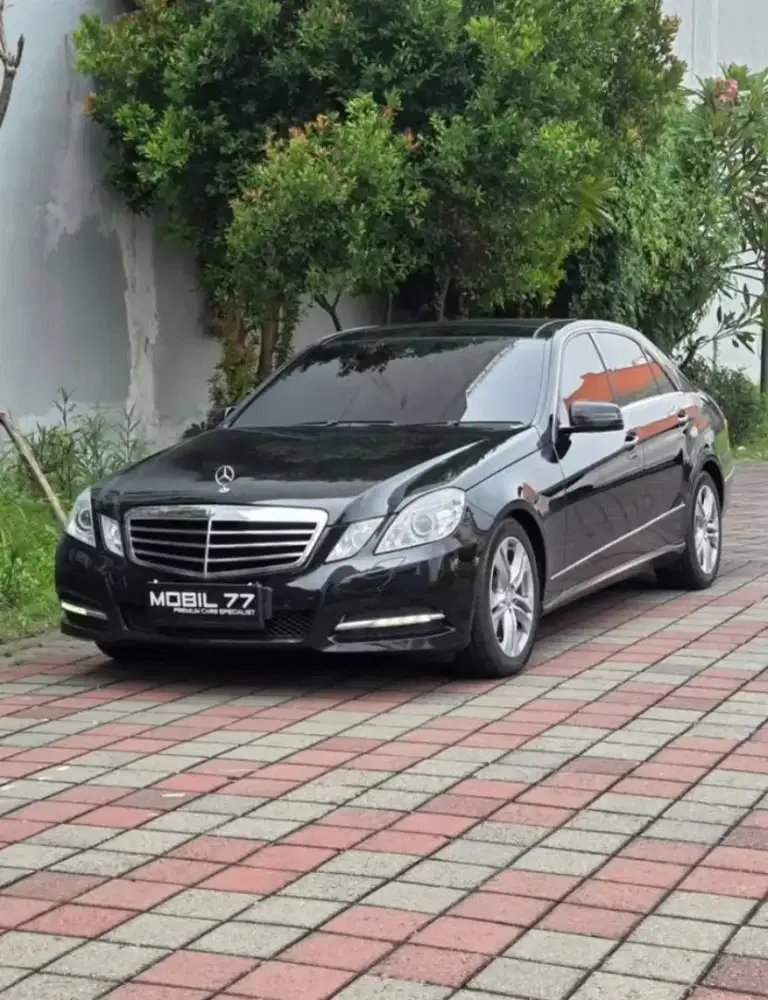Mercedes Benz E300 avantgarde odo30rb Tahun 2012