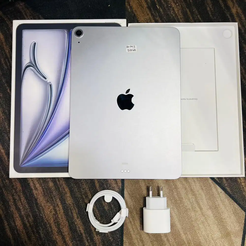 ipad air 7 M3 128gb resmi ibox sebulan pakai askesorisnmasih baru