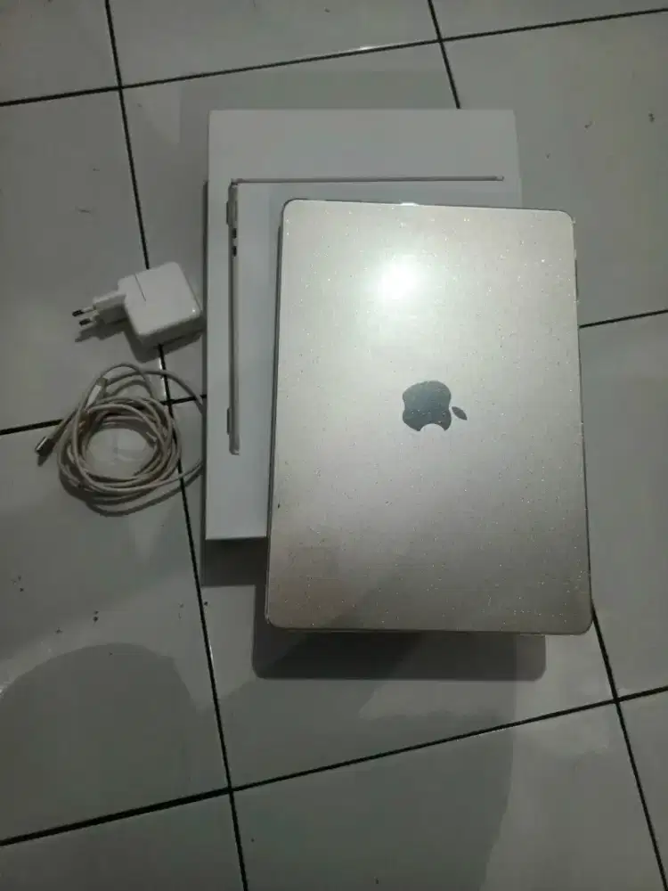 Macbook Air M2 13,6 inchi