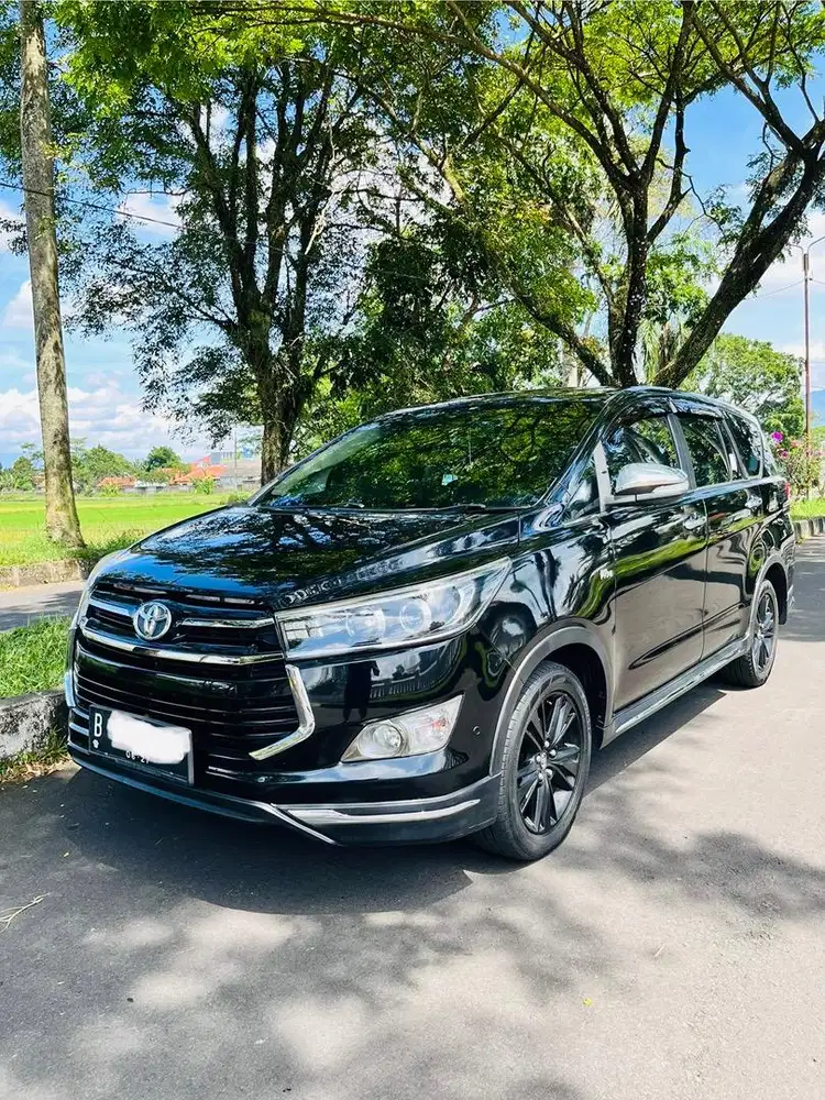 Toyota Innova Venturer 2.0 AT Bensin