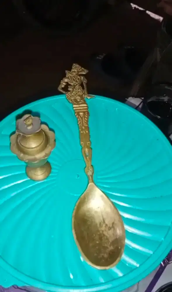 Sendok antik dan lampu minyak india