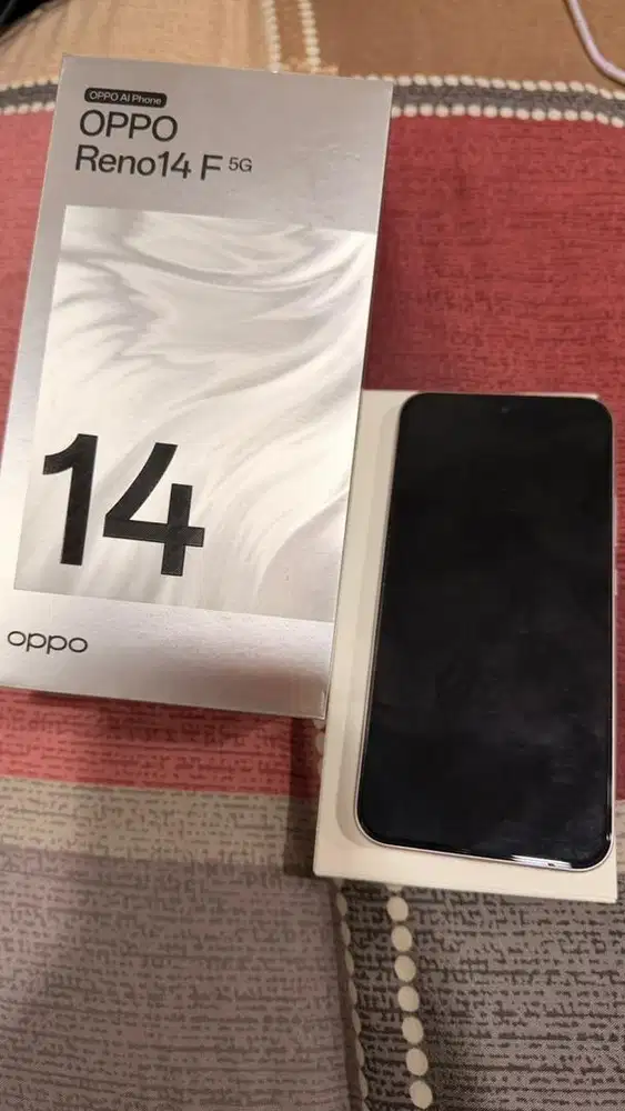 OPPO RENO 14 F 5G warna PINK