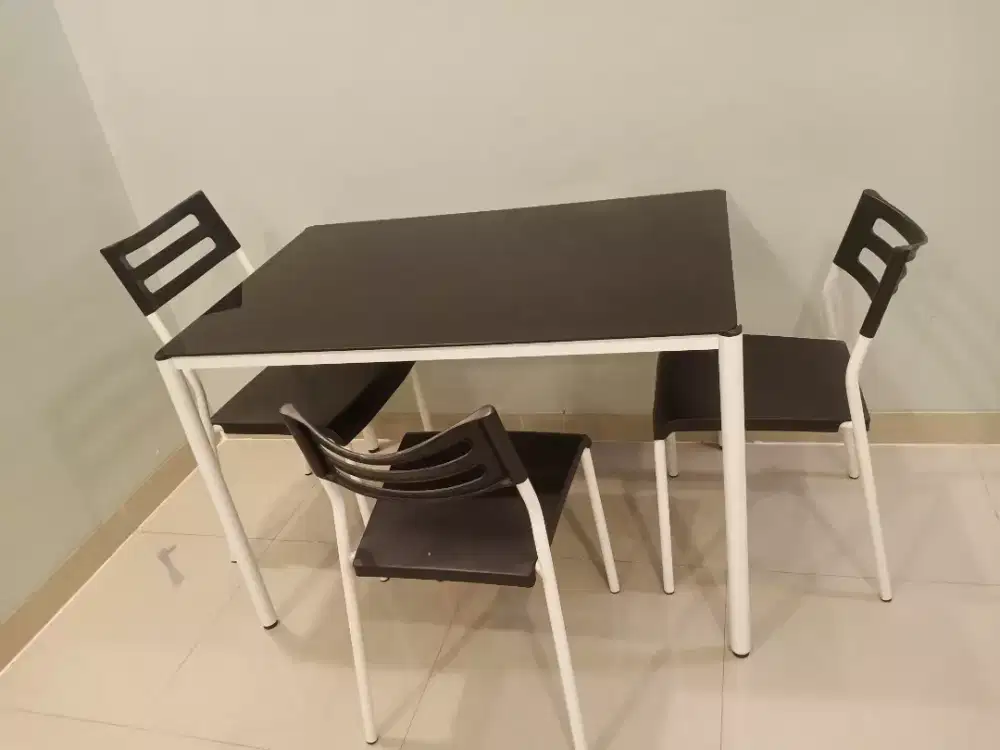 Meja makan 3 kursi