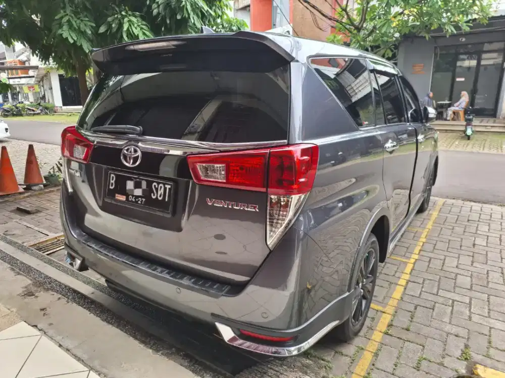 [KM Low 60 Rb] Innova Venturer AT Bensin