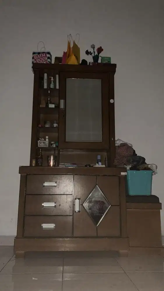 Lemari make up kayu jati