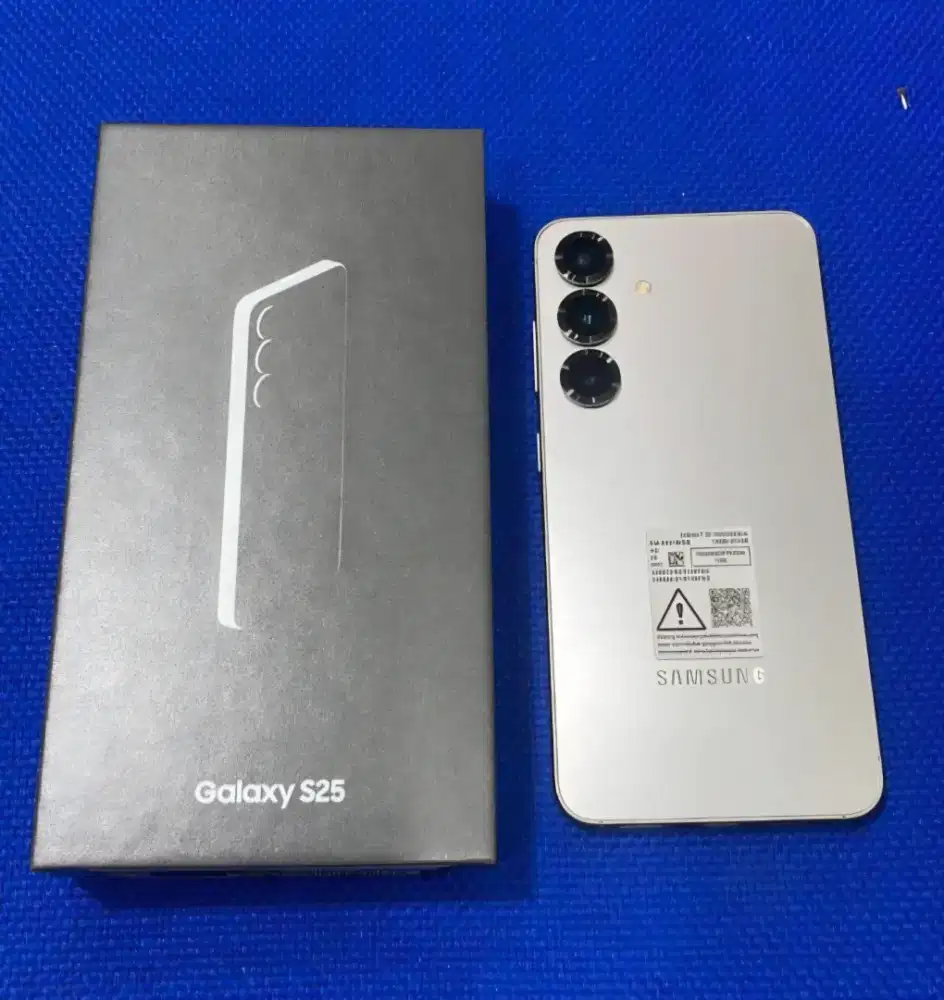 jual Samsung S25 Basic 12/255Gb 5G  mulus no minus Silver