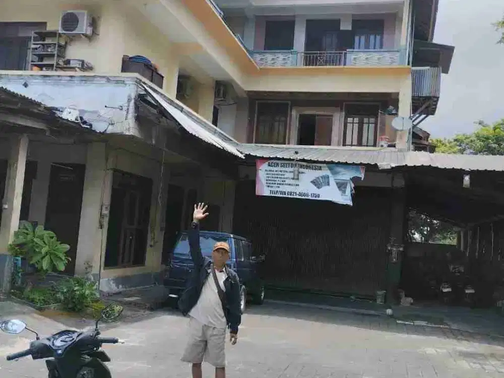 Gudang dan Rumah 3 Lantai di Jalan Raya Utama Cargo Denpasar Barat