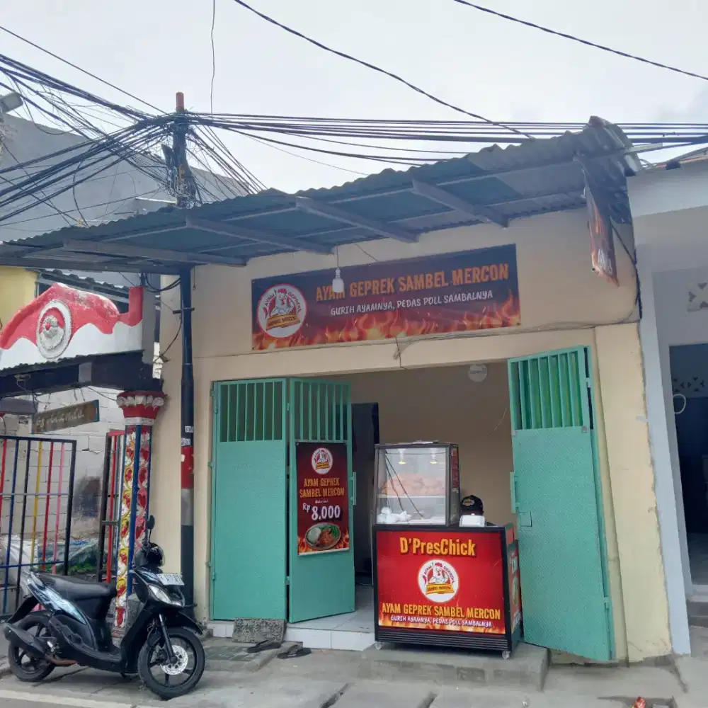 Pegawai multitalent di friedchicken ayam geprek