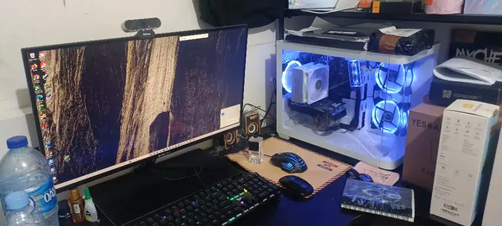 Jual Cepat Monitor + PC + keyboard + mouse