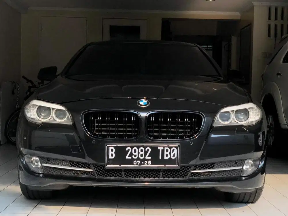 BMW F10 523i th 2011