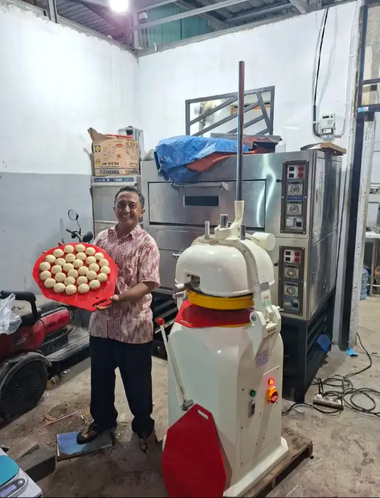 Mesin semi automatis divider rounder 30 pcs AKS China pembagi adonan