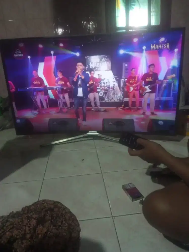 Jual tv LED 50 in layar cekung