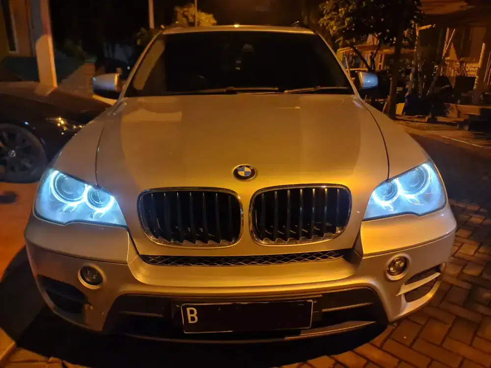 BMW X5 XDRIVE 35i A/T SILVER on BLACK 2012 MULUS. (BENSIN)