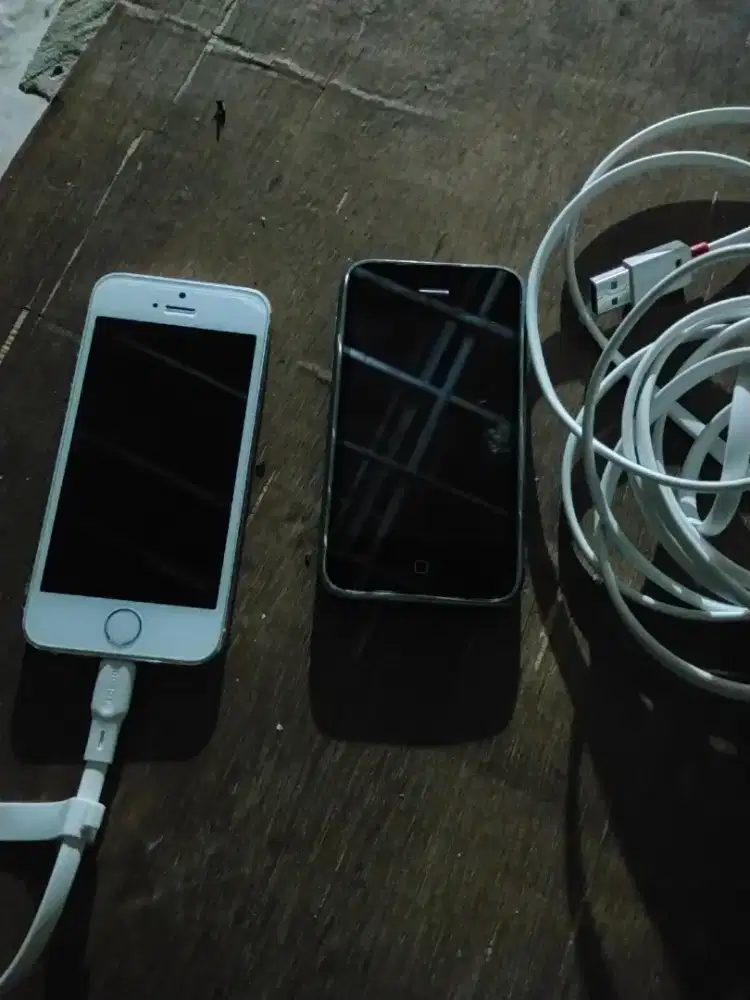 Barang langka/Apple 3gs+ip 5s