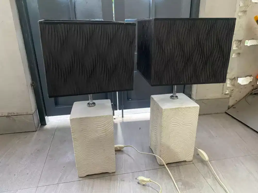 lampu sepasang bahan kaki nya dari batu berat @dinantisecondhand