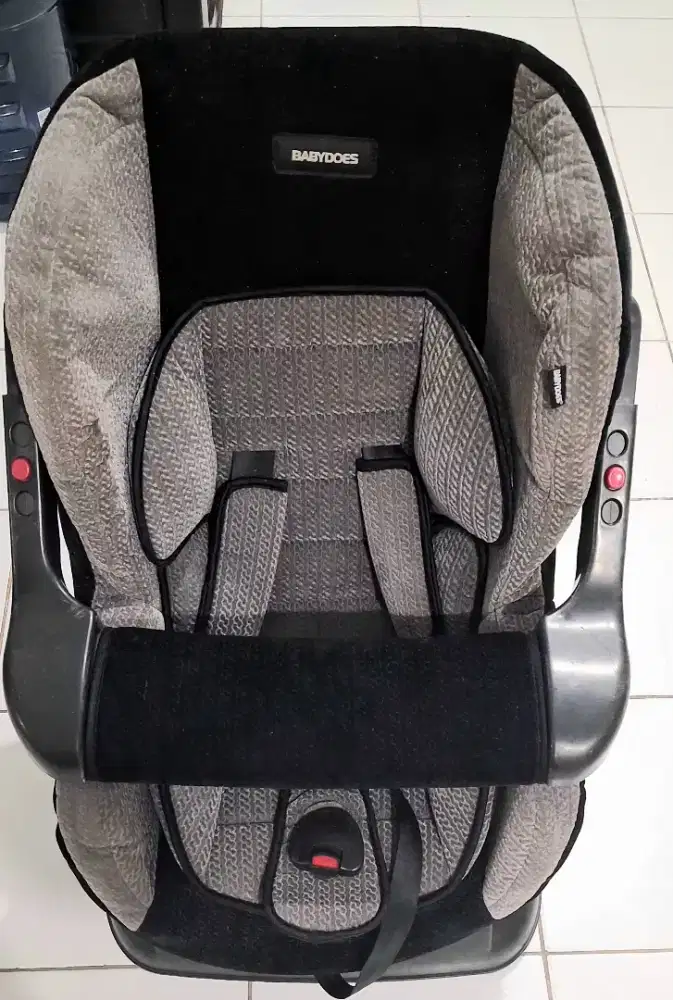 Car seat baby (babydoes)
