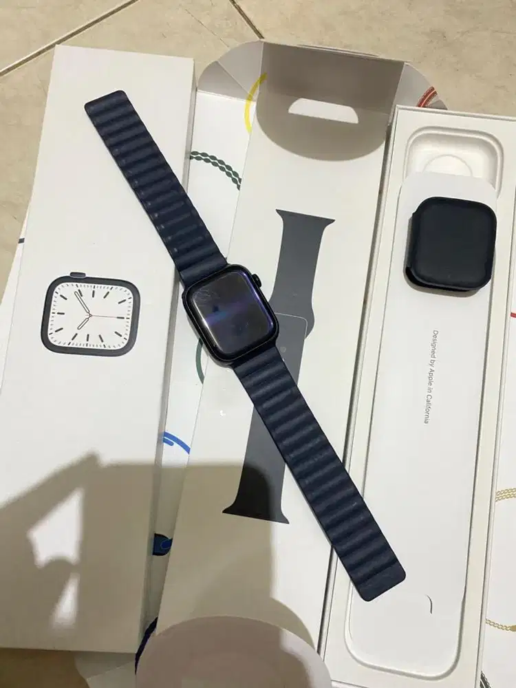 Apple watch series 7 45 mm  fullset ori layar baret dikit murah aja