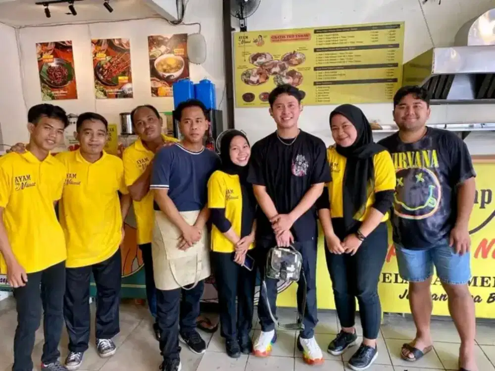 Nyari kerja apa aja yang penting halal biar bisa bantu ortu saya