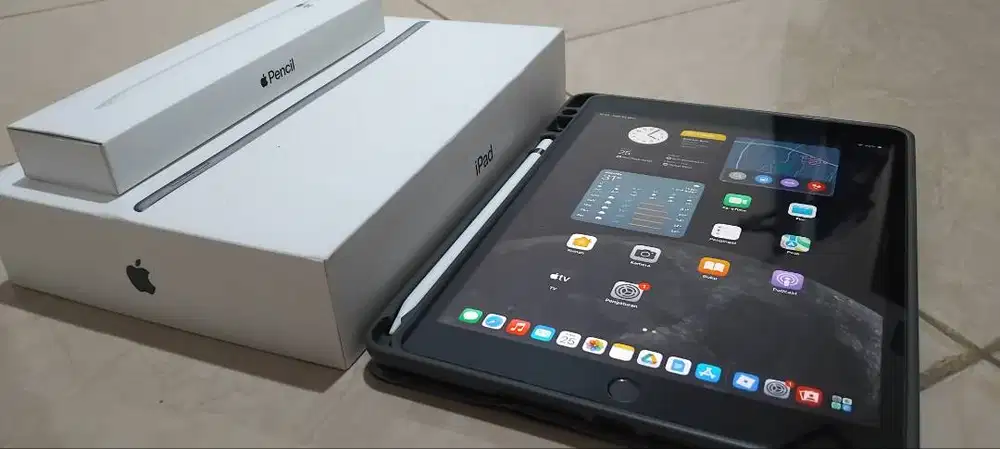 iPad (8th Generation) Wi-Fi 32 GB dengan Apple Pencil 1st Gen dan Case