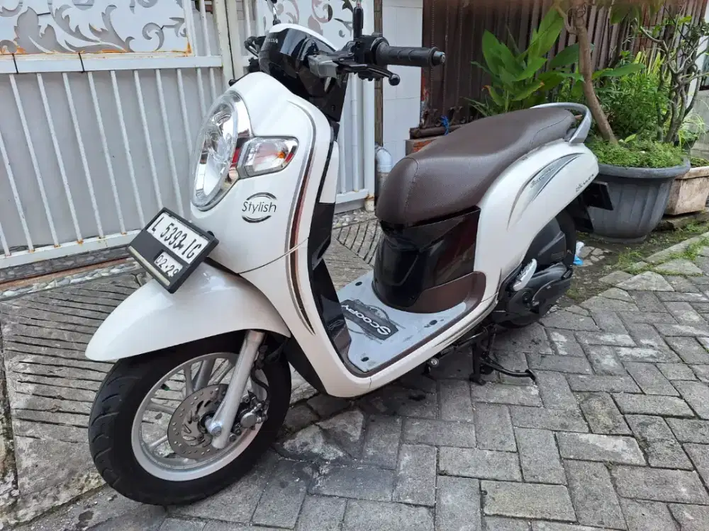 Jual cpt scoopy 2019 kondisi istimewa samsat manyar