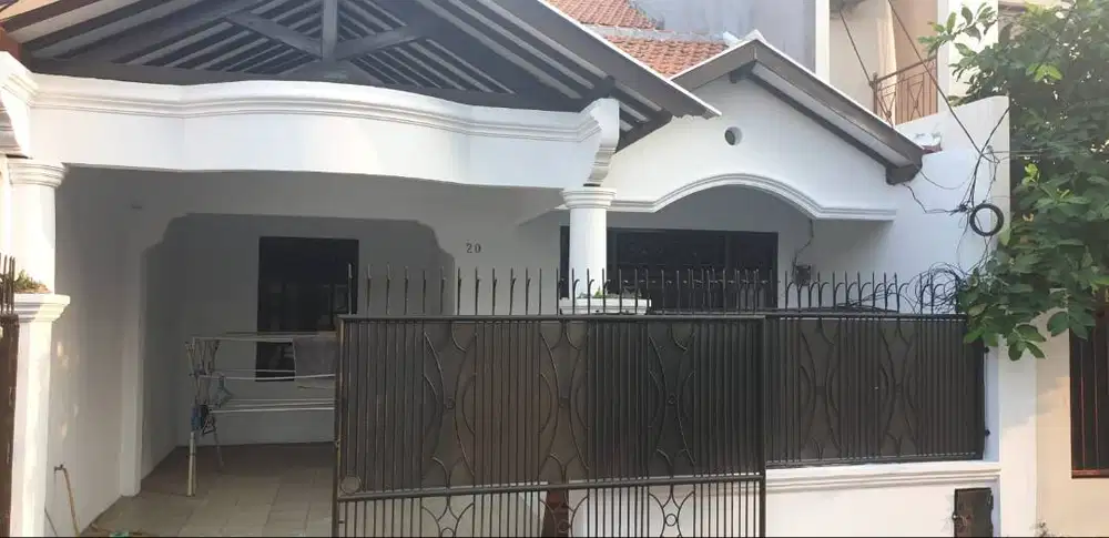 Disewakan Rumah 4KT, 2KM, 2 Lantai, Lokasi Strategis dan Aman