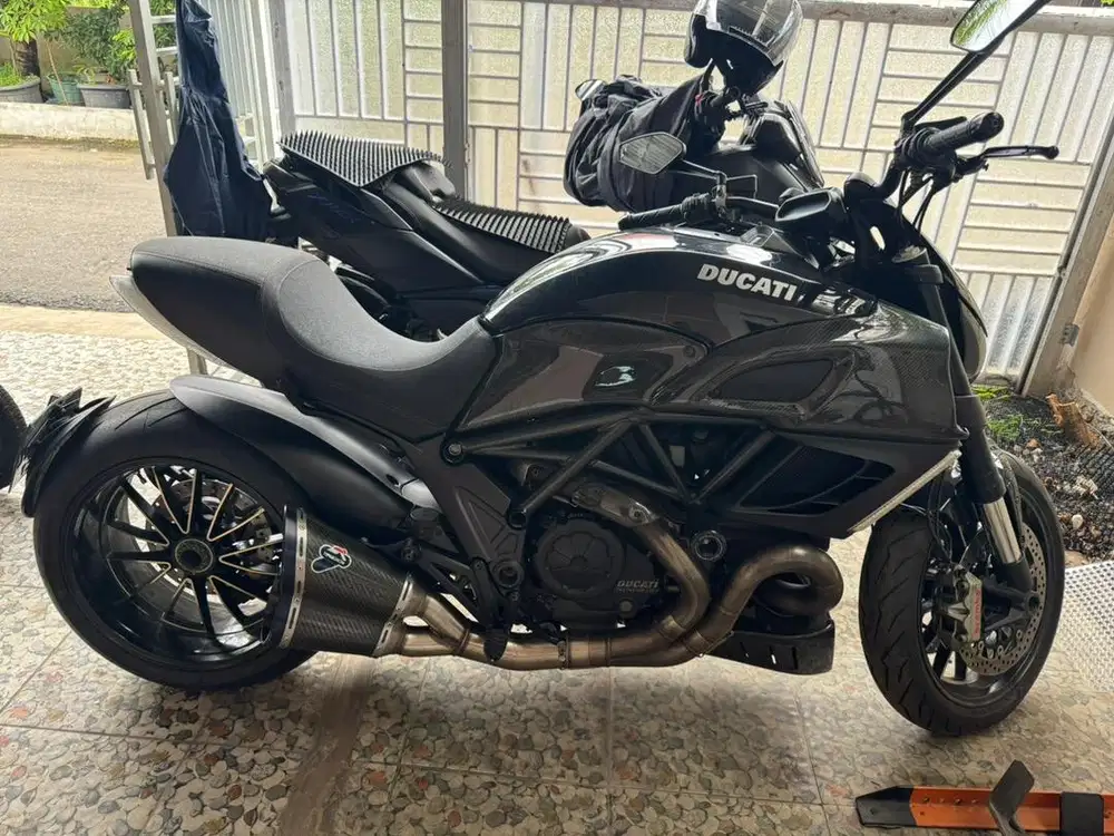 Ducati Diavel Black