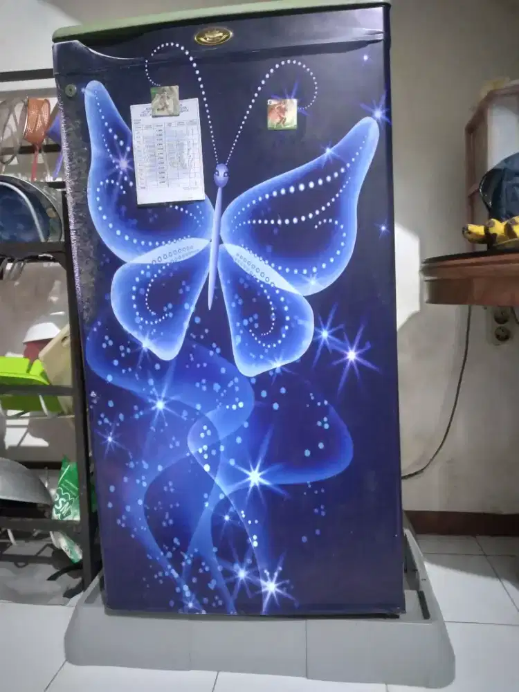 Kulkas 1 pintu tahan banting + alas roda