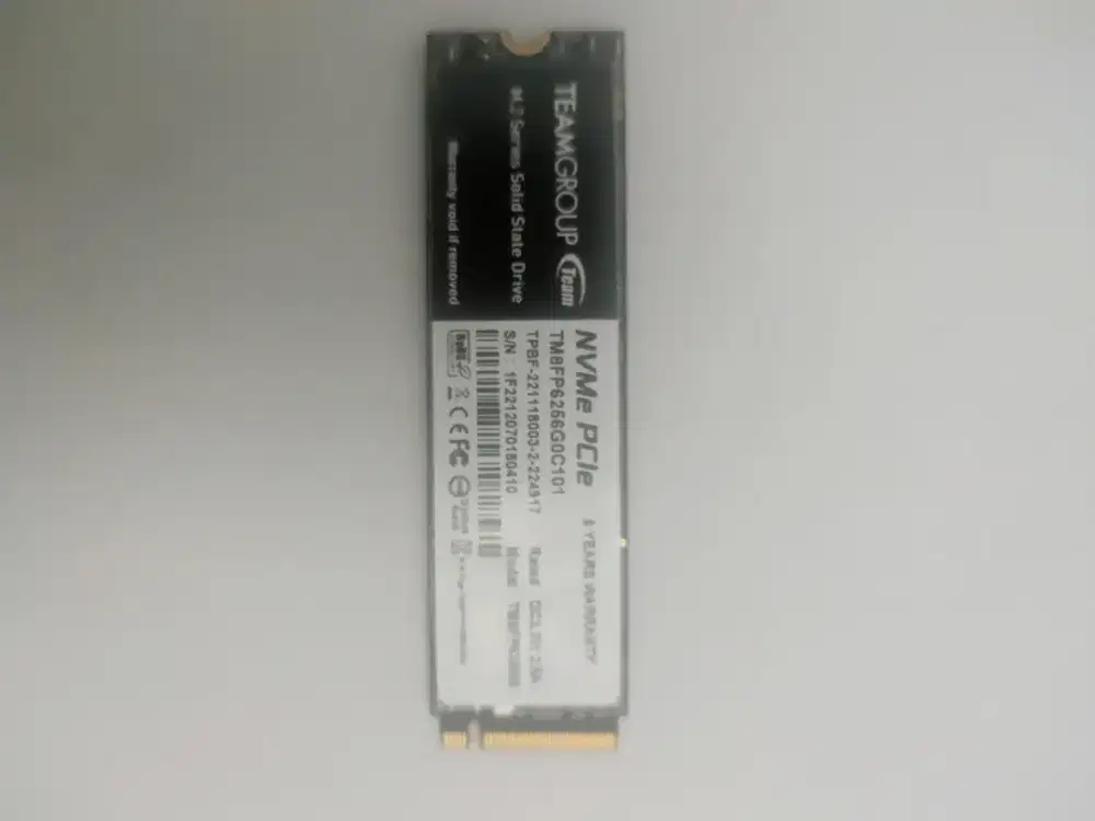 SSD NVME TEAM GROUP  256 GB TT DENGAN SSD SATA 2,5