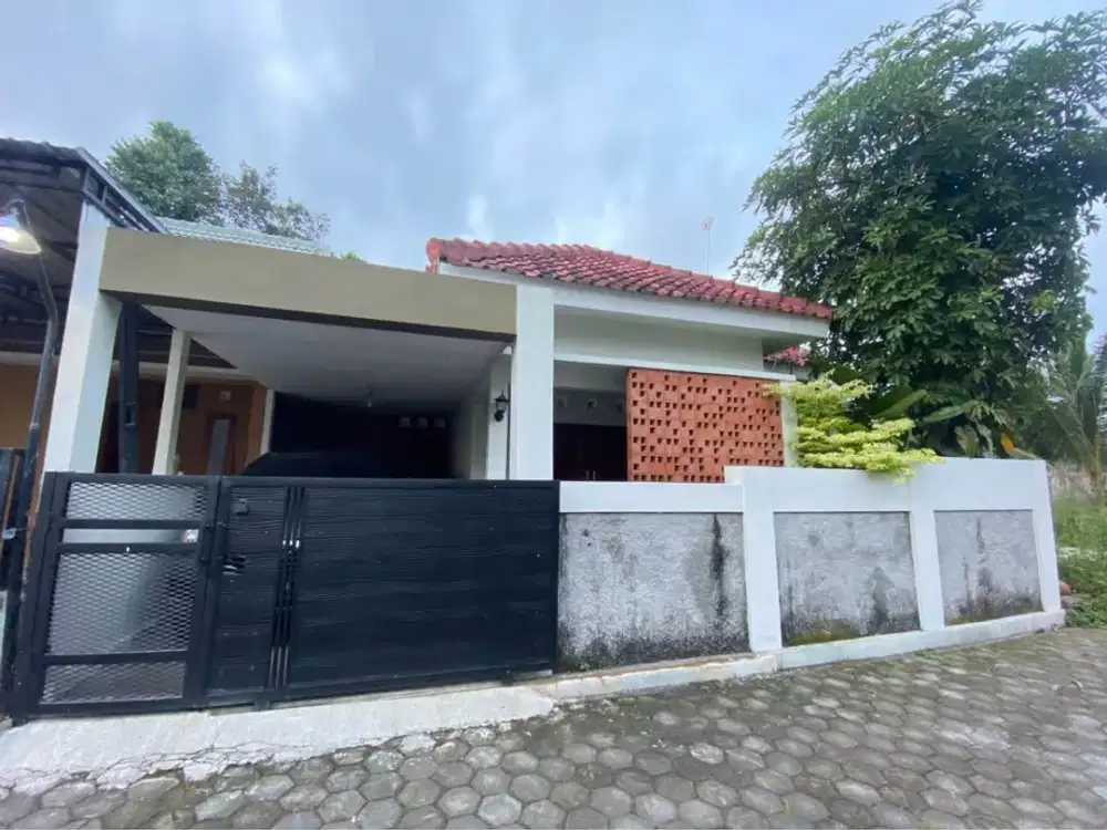 Dijual rumah siap huni lingkungan nyaman & nasionalis, Halaman belakang luas lokasi jl magelang dekat RSUD sleman