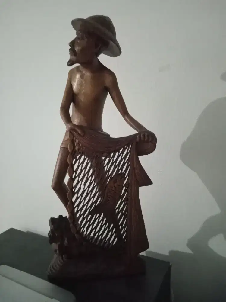 patung kayu nelayan
