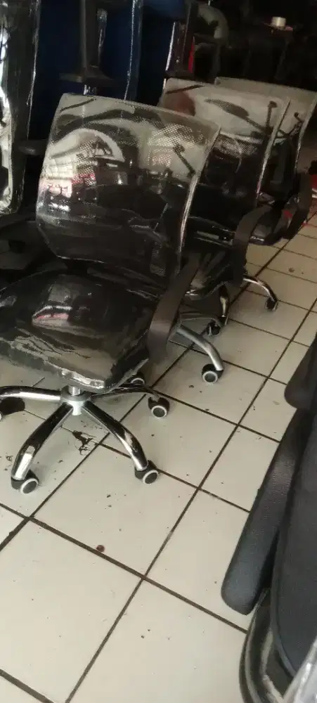 Kursi kantor naik turun