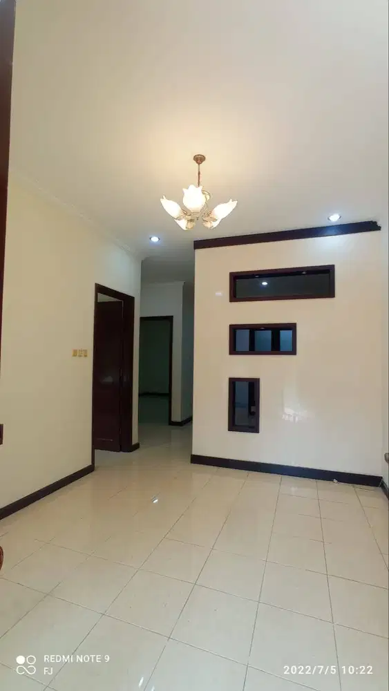 Rumah Citraland 2 lantai lokasi depan homey dan rapi dekat Unesa