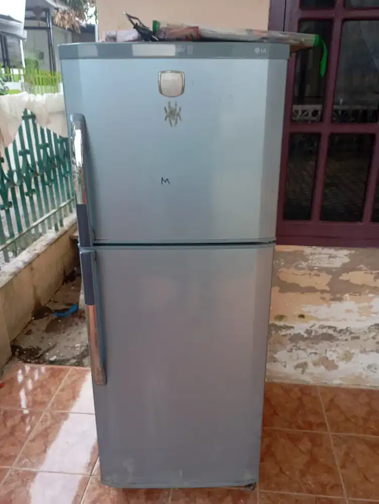 Di jual kulkas LG 2 pintu