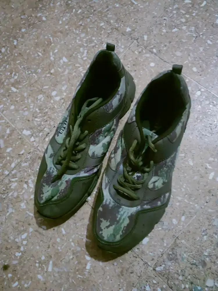 Sepatu ukuran di gambar