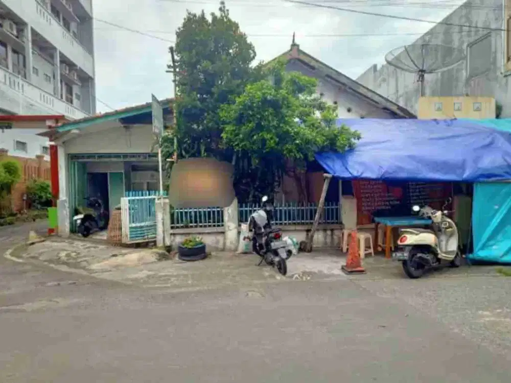 RUMAH LAMA DI JL SINGOSARI PLEBURAN SEMARANG SELATAN