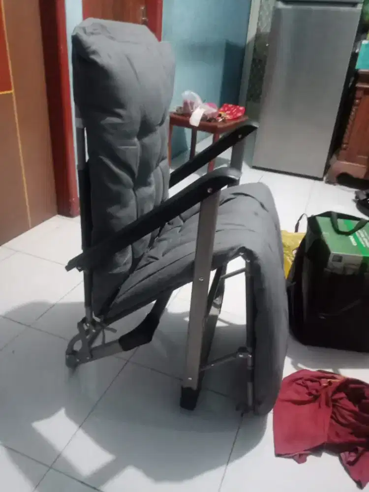 Dijual kursi lipat, buat tiduran Kondisi baru.
