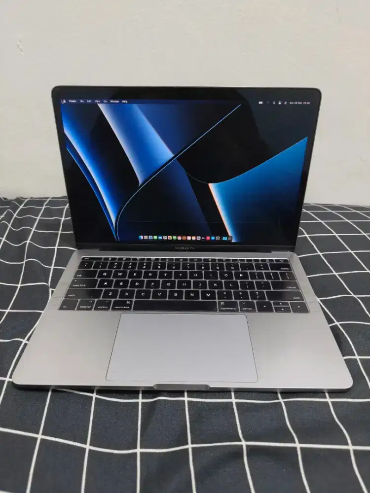 Macbook pro 13 inch 2017 i7 16gb/256gb