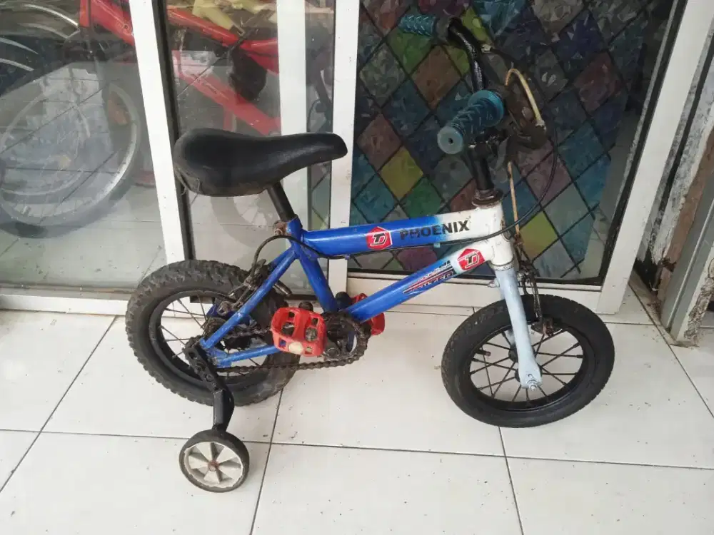 Sepeda anak kecil uk12