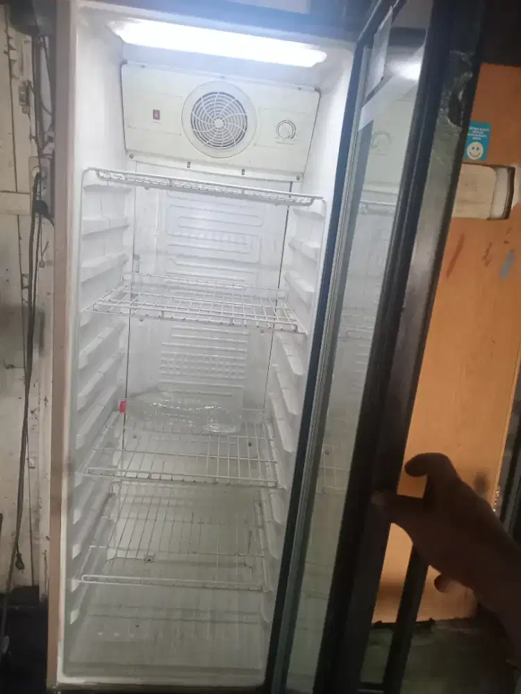 Di jual showcasse polytron siap pakai