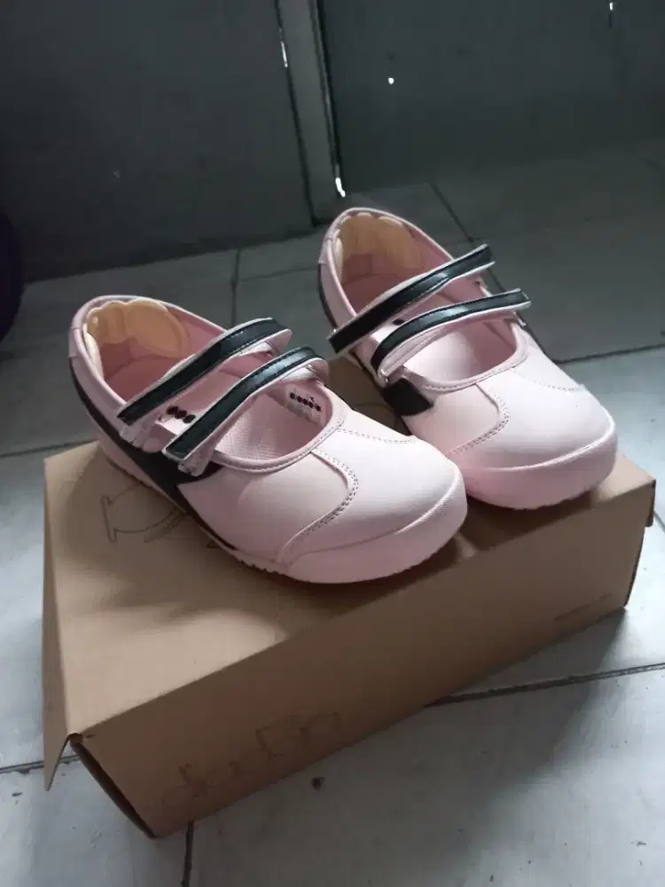 Jual sepatu diadora uk. 37