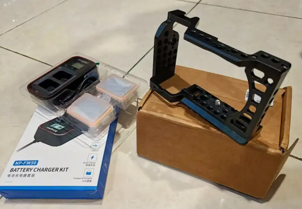 Paket baterai charger NP FW50 baterai dan CAGE Camera