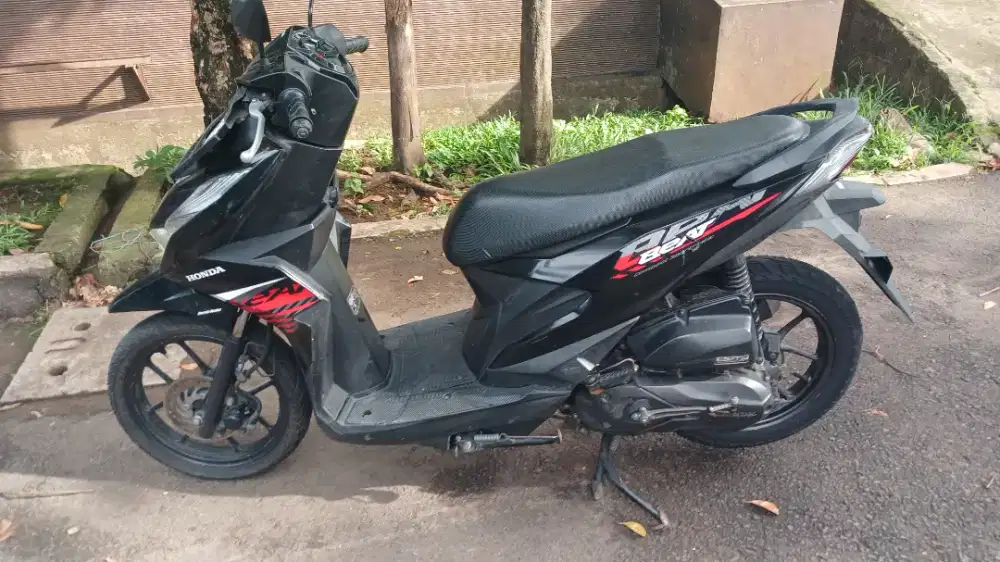 Honda Beat Tahun 2022 warna hitam mulus