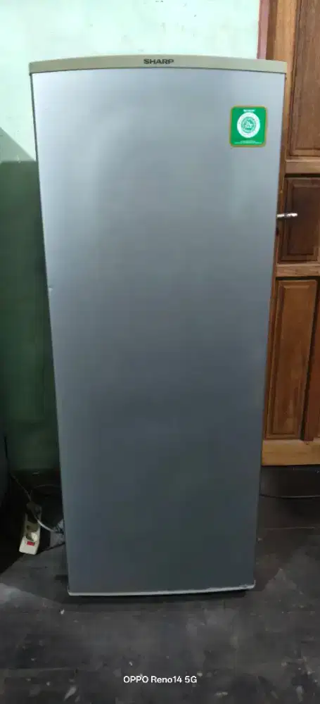 Kulkas khusus es batu / freser 8 rak merk sharp nominus