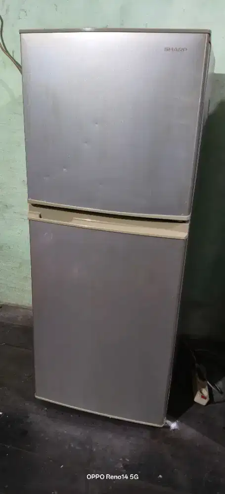 Kulkas 2 pintu sharp 100% orisinil