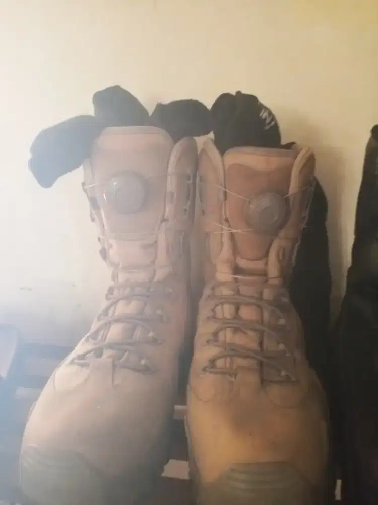 Jual sepatu boots bekas rasa baru