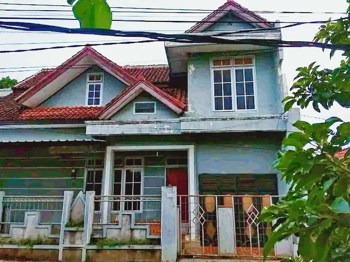 DIJUAL RUMAH DUA LANTAI