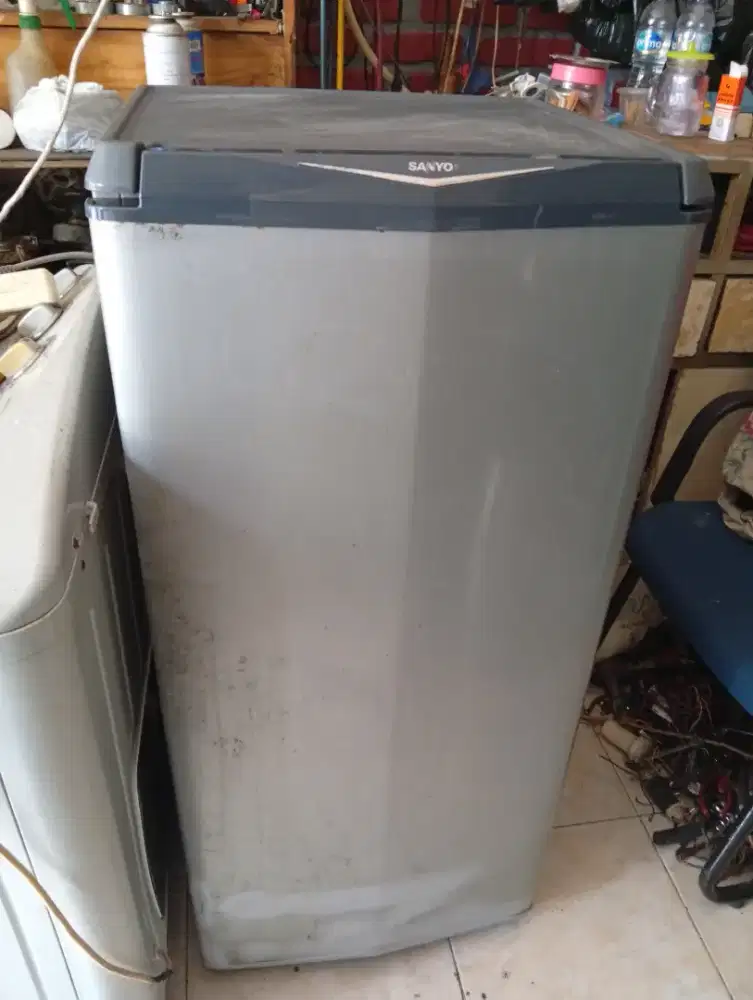 Kulkas bekas 2 pintu Mer Sanyo kea normal