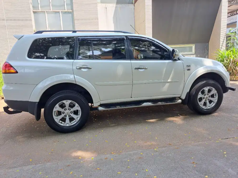 Mitsubishi Pajero Sport Dakar 2012 Putih