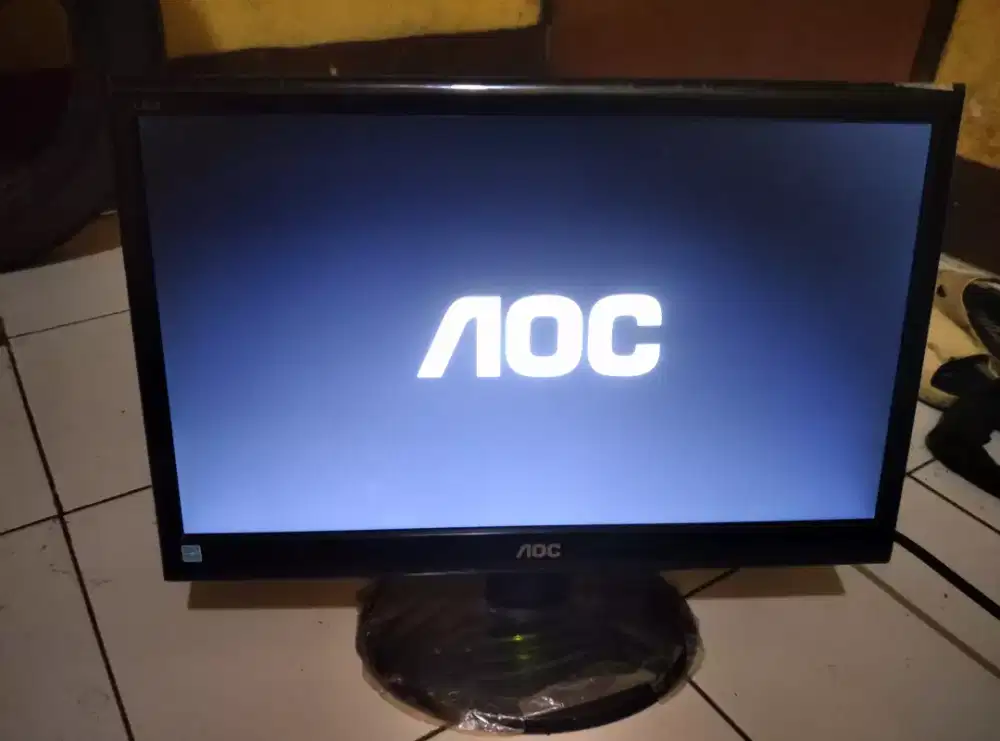 monitor led 18.5 merk aoc normal
