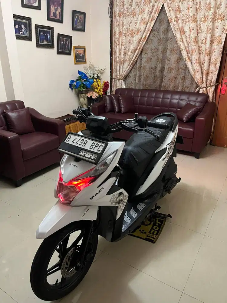 Jual santai motor BEAT STREET 2018 warna putih